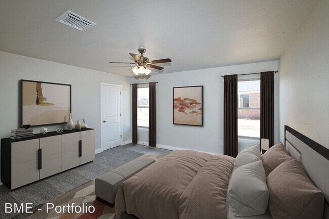 Building Photo - 4 br, 3 bath House - 7600 Woodford Ave