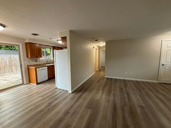 Building Photo - 9493 SE 55th Ave