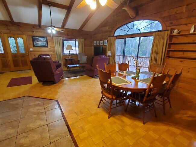 Foto del edificio - 20575 Pine Forest Ln