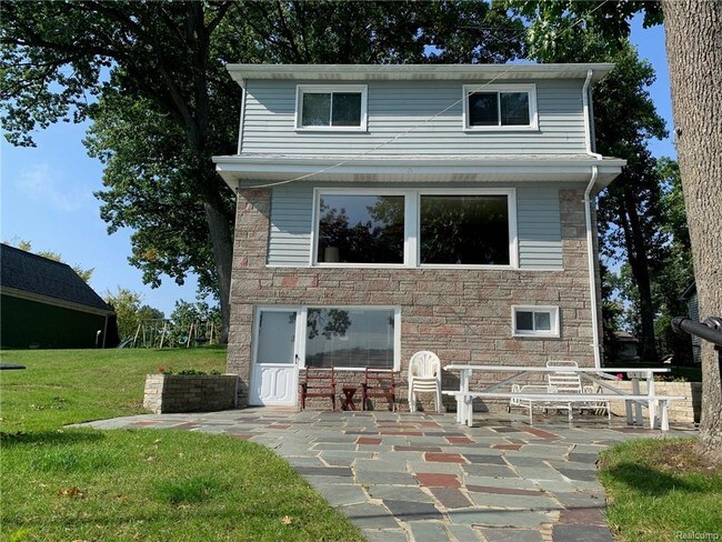 Building Photo - 13363 Lake Shore Dr