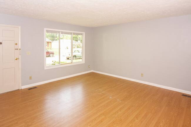 Building Photo - 3 Bedroom in Lawrence with Great Backyard!