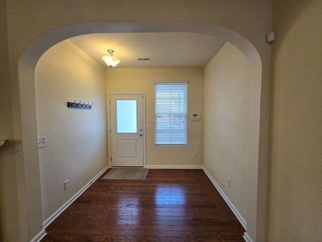 Foto del edificio - Classic & Comfortable West Durham Townhome with Timeless Design