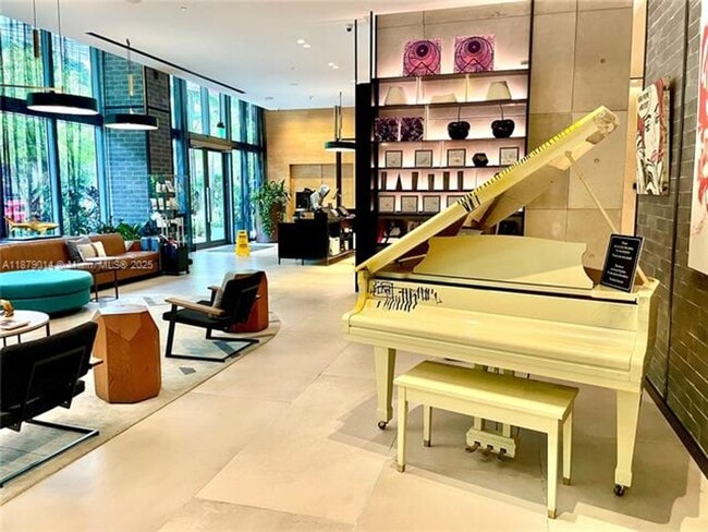 Foto del edificio - 121 NE 34th St