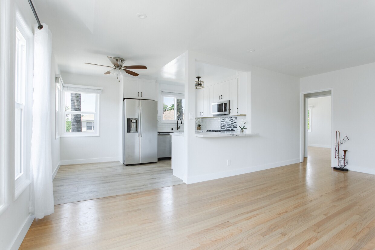 Primary Photo - 720 N Edinburgh Ave
