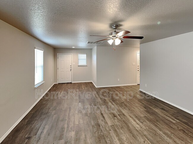 Foto del edificio - 13011 Lineberry Ln