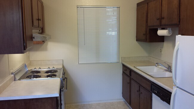 Building Photo - 834 Carlita Cir