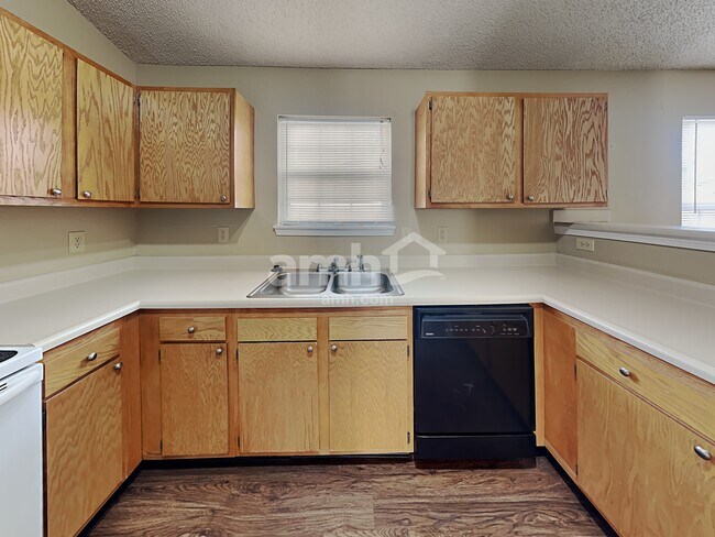 Foto del edificio - 8036 Whistlewood Dr