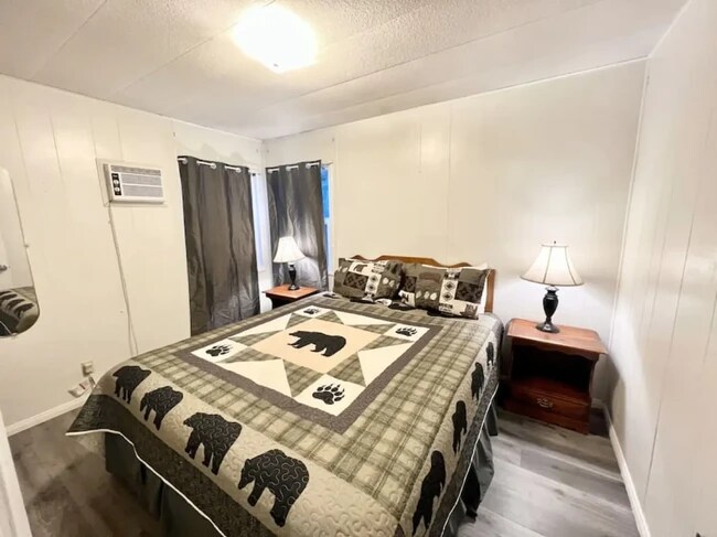 Foto del edificio - 877 Tulip Ln