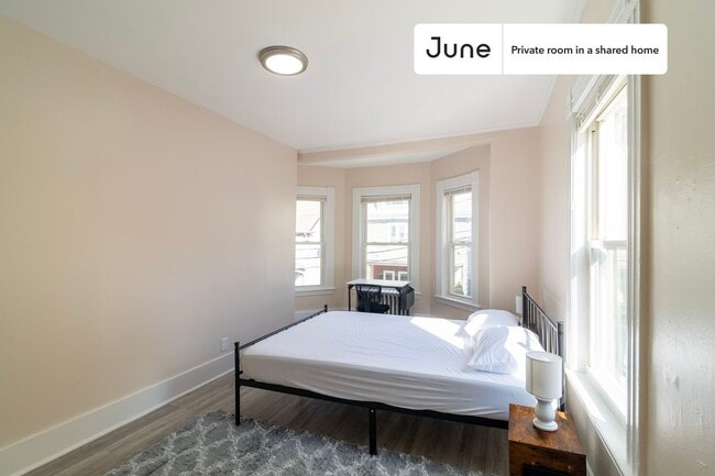 Foto del edificio - Room in Shared 7 bed/2 bath home