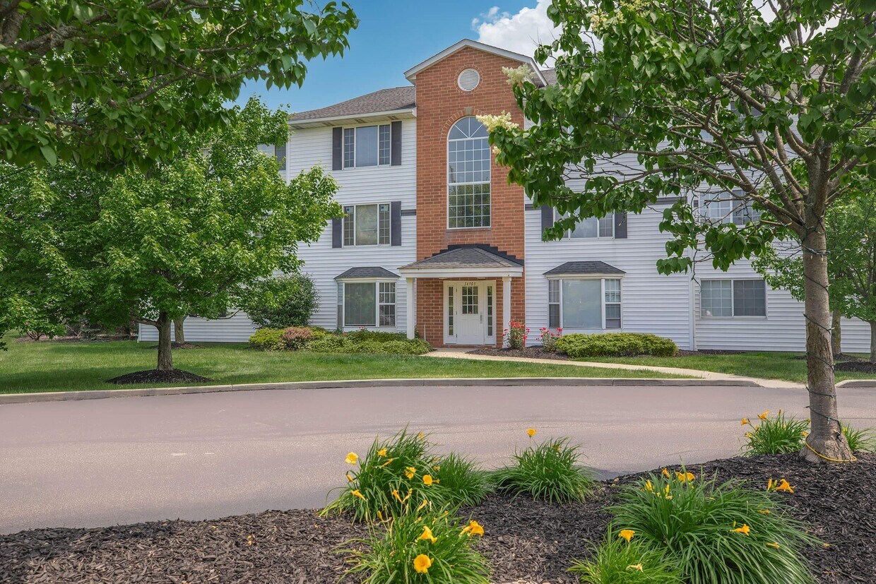 Cambridge Court Apartments Apartments in Brookpark, OH