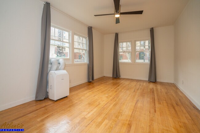 Foto del edificio - 340 S 10th St
