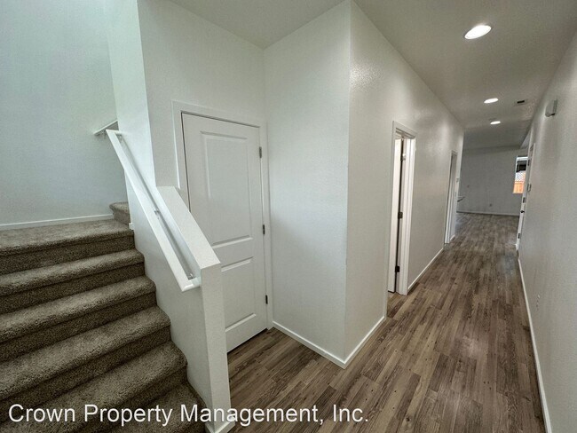 Foto del edificio - 3 br, 3 bath House - 4987 Armstrong Ave NE