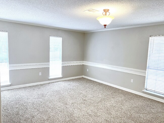Building Photo - 5600 Lake Highlands Dr