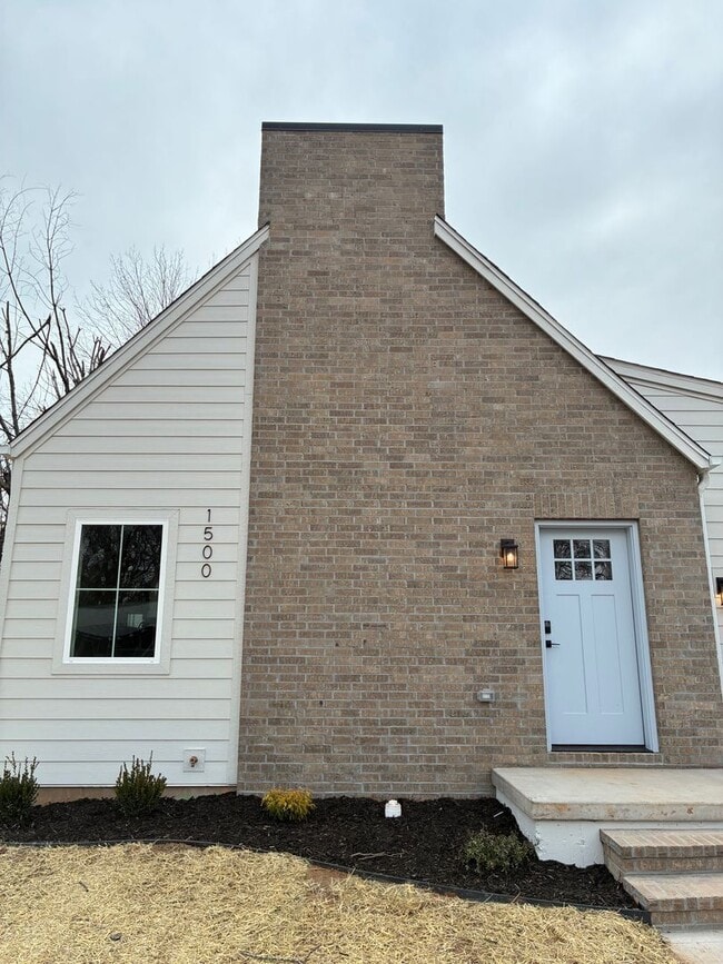 Building Photo - 1500 W Meadowmere St