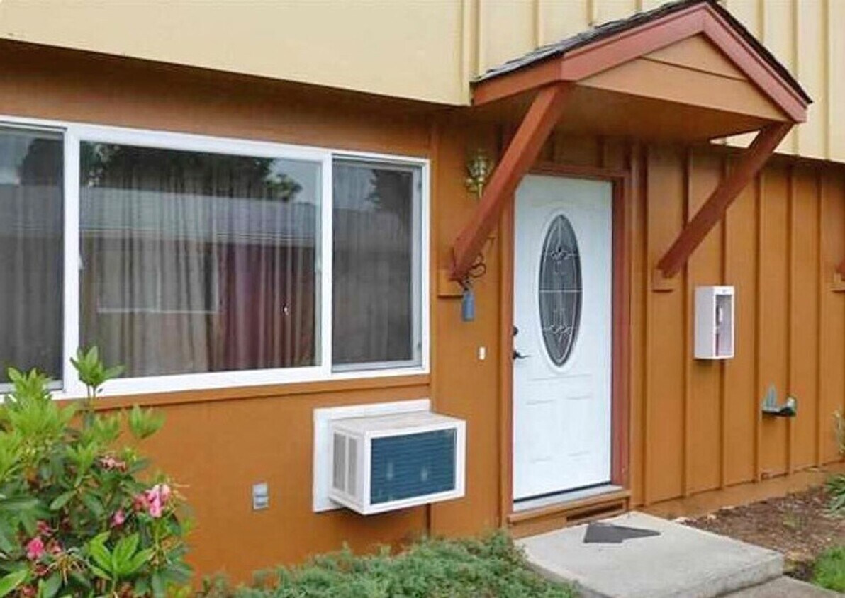 Primary Photo - Lovely and Perfectly Located 2 Bedroom!
