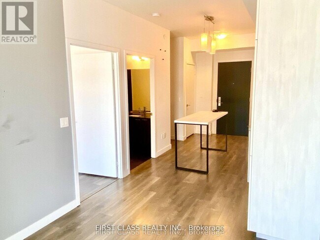 Photo du bâtiment - 3404-3408 EGLINTON Ave