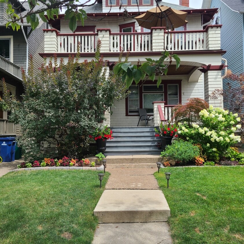 Welcome to 43! - 43 Brantford Pl