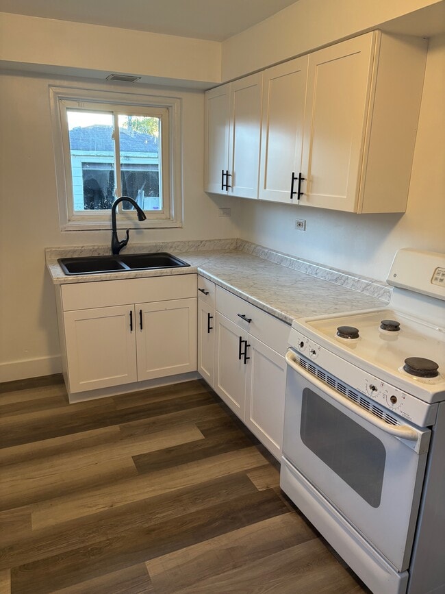 Building Photo - 12151 S Ada St