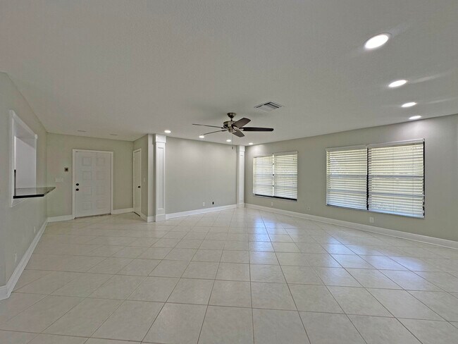Building Photo - 1700 N Dovetail Dr