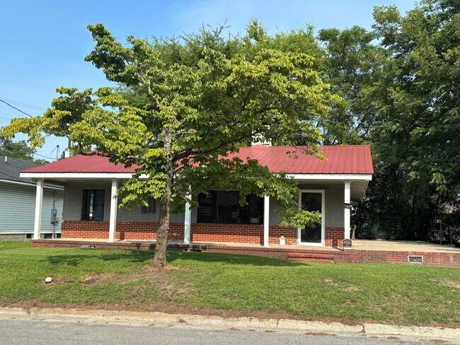 Building Photo - 1102 Crawford St