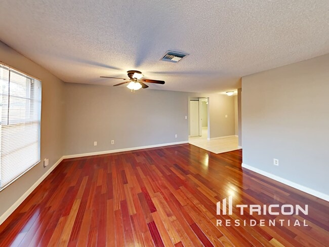 Building Photo - 3311 Russett Dr