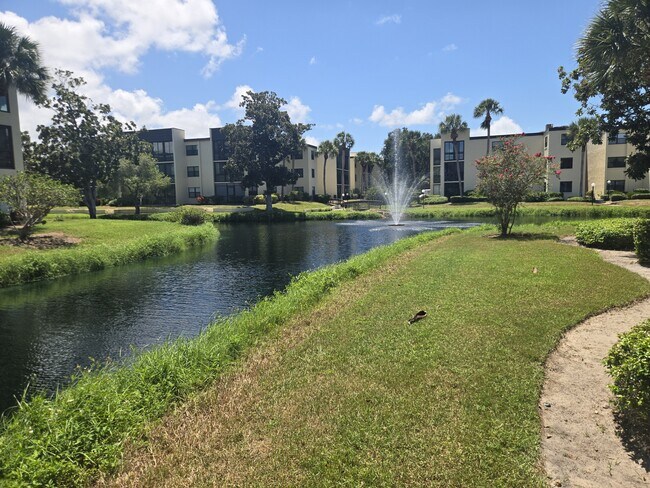Foto del edificio - 14255 Rosemary Ln