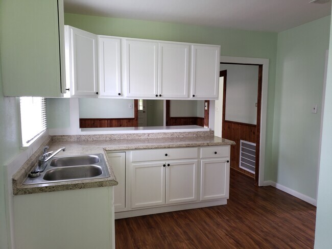 Building Photo - 148 Evangeline Rd
