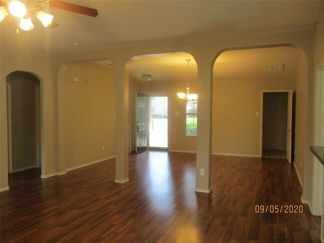Building Photo - 117 Autumn Trail