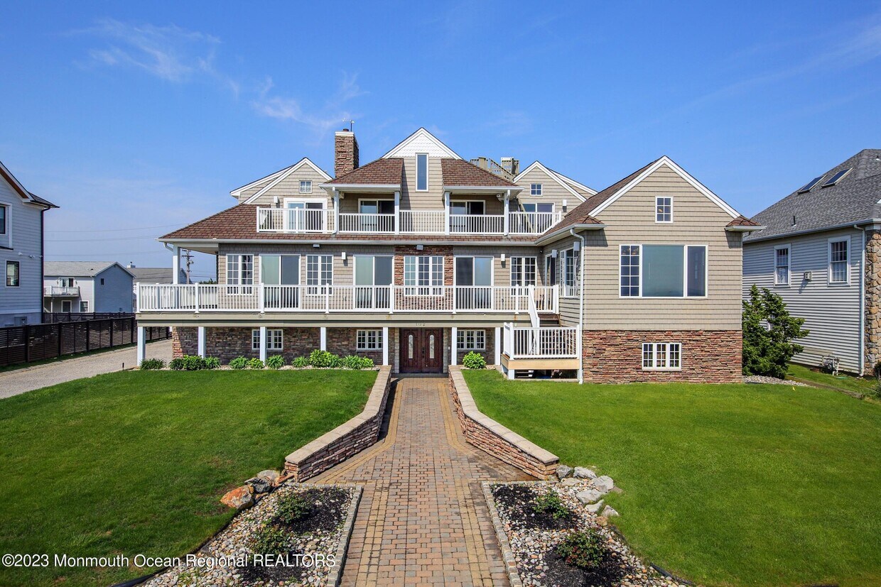 Primary Photo - 102 Ocean Ave N