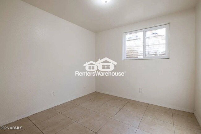 Building Photo - 325 S Pioneer