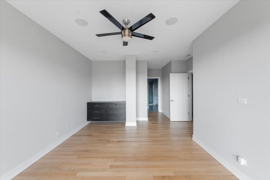 Foto principal - 4 bedroom in Chicago IL Chicago