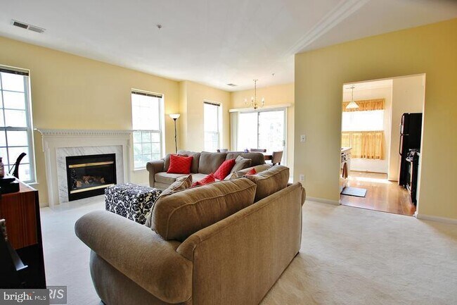 Foto del edificio - 5963 Founders Hill Dr
