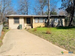 Building Photo - 1703 Smith Dr