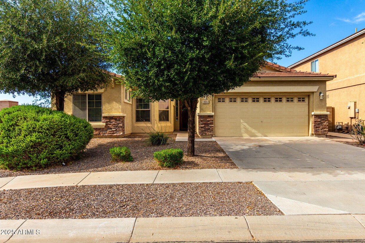 Primary Photo - 2806 E Trigger Way