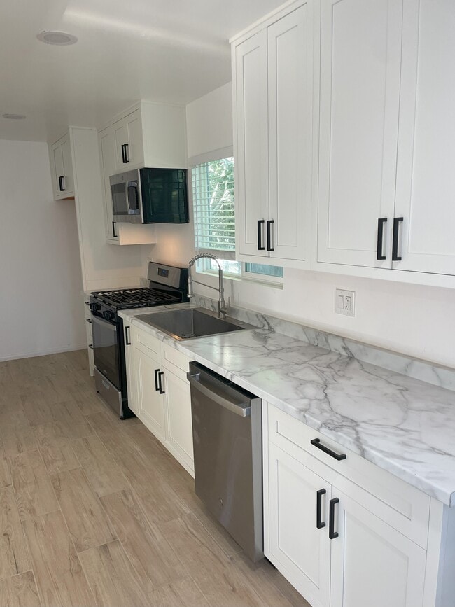 Kitchen - 3806 Linda Vista Dr