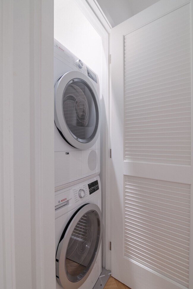 590 Av. Outremont Apartment for Rent in Montréal, QC