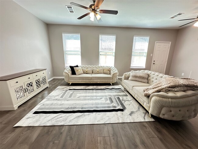 Foto del edificio - 11114 Beverley Pk St