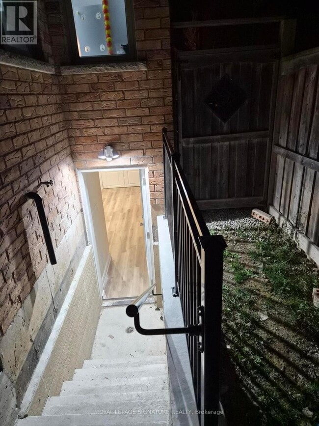 Building Photo - 362 Landsborough Ave