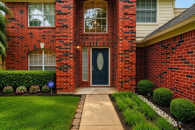 Building Photo - 2026 Mossy Trail Dr