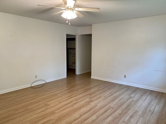 Foto del edificio - 2144 E Monroe St