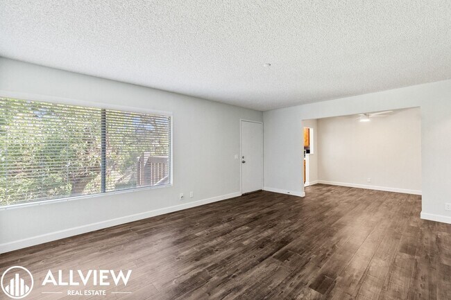 Foto del edificio - 3 br, 2 bath House - 104 Clearbrook