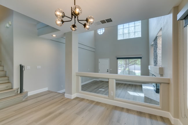 Building Photo - 10908 Royal Highlands St