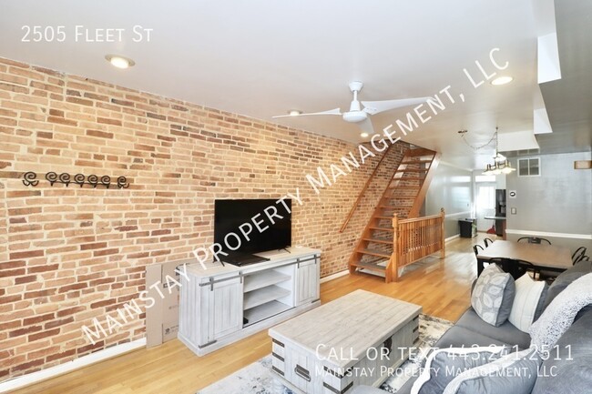 Building Photo - Charming 3 Bedroom Rowhome Blocks from Pat...
