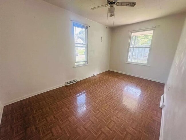 Foto del edificio - 136 Whitestown Rd