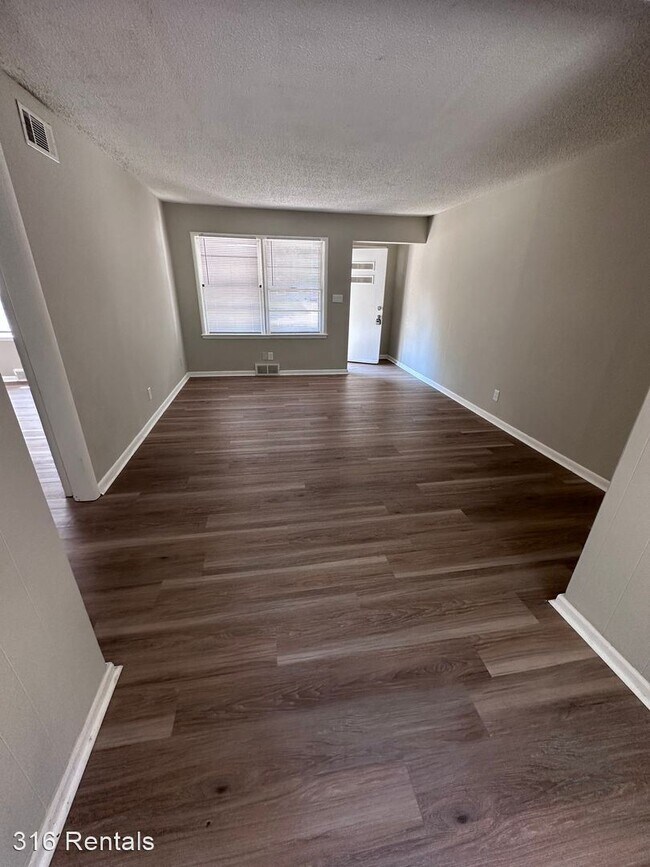 Building Photo - 2 br, 1 bath House - 2102 S Spruce St