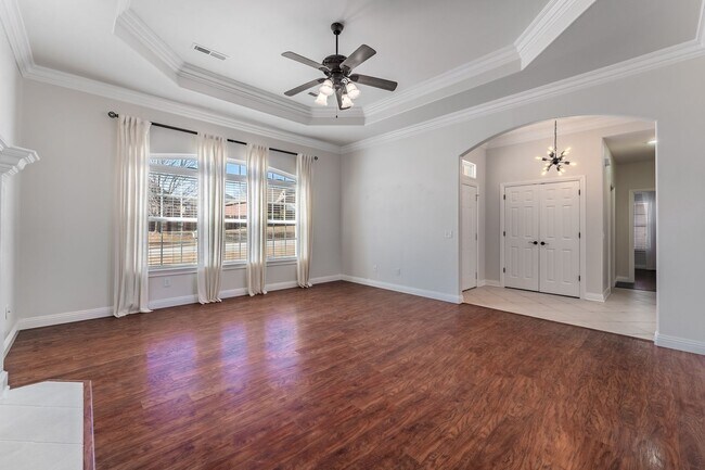 Building Photo - Newly Renovated 4 Bed, 2 Bath Gem in Prime Rogers Location!