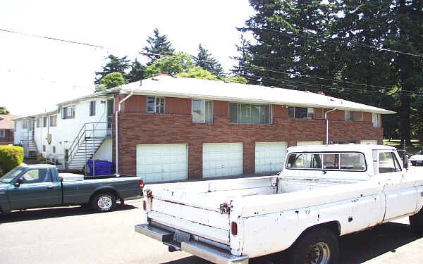 Foto del edificio - 1320-1328 NE 55th Ave