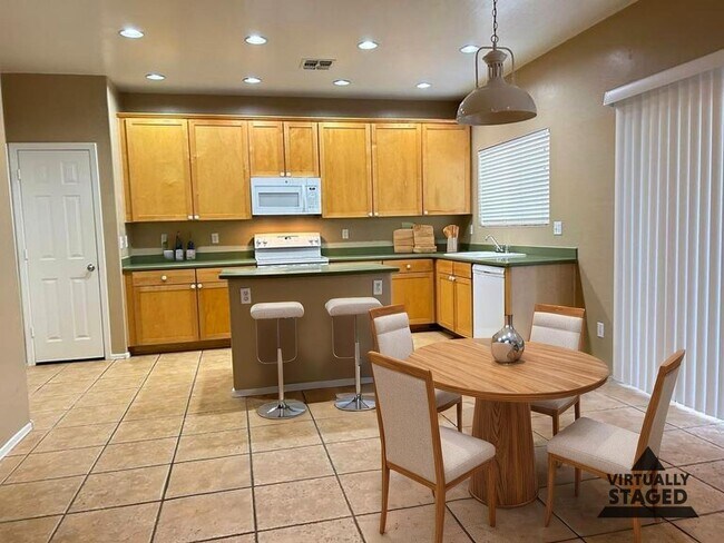 Foto del edificio - 9598 N 82nd Ln