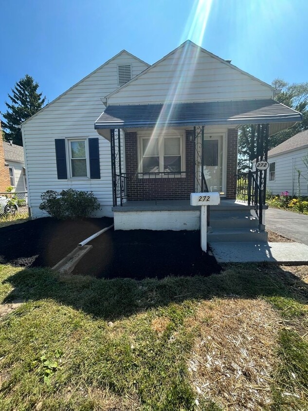 Primary Photo - 3 Bedroom, 2 Bathroom Home With Garage Available for Pre-Lease!