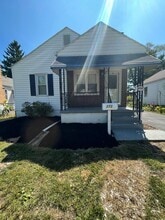 Building Photo - 272 S Weyant Ave